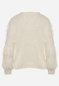 Born2be - Jasnobeżowy Kardigan z Wełną o Fakturze Imitującej Pióra z Ozdobnymi Guzikami Mevinalia. Okazja: na co dzień, do pracy, na spotkanie biznesowe. Kolor: beżowy. Materiał: wełna. Wzór: aplikacja. Sezon: zima, jesień. Styl: biznesowy, klasyczny, casual, elegancki #4