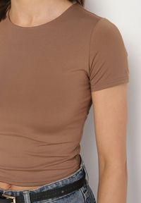 Born2be - Brązowy T-shirt Krótki z Wiskozą Eframera. Kolor: brązowy. Materiał: wiskoza. Długość: krótkie. Sezon: lato. Styl: klasyczny #3