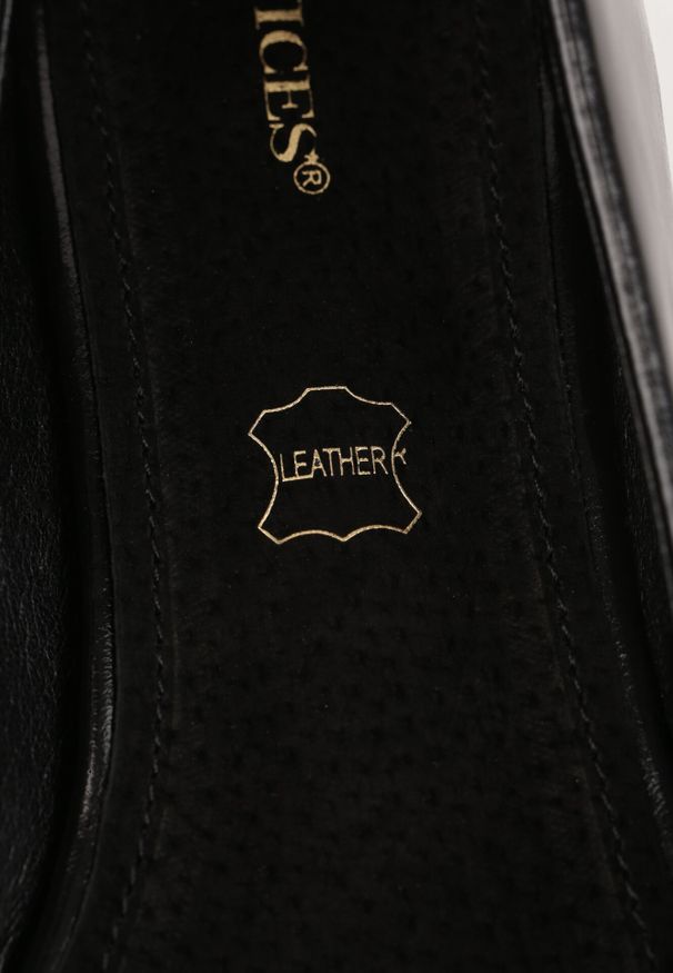 Born2be - Czarne Czółenka Vices na Geometrycznym Obcasie ze Skórzaną Wkładką Critissa. Okazja: na co dzień, do pracy, na spotkanie biznesowe. Kolor: czarny. Materiał: skóra. Wzór: geometria. Obcas: na obcasie. Styl: klasyczny, casual, biznesowy, elegancki. Wysokość obcasa: średni