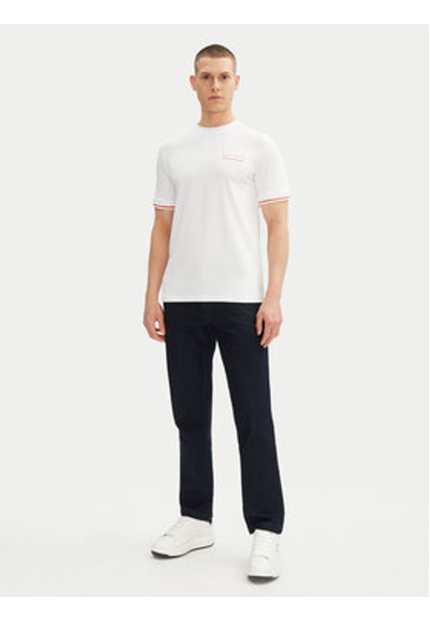 Karl Lagerfeld - KARL LAGERFELD T-Shirt 755020 552221 Biały Regular Fit. Typ kołnierza: dekolt w karo. Kolor: biały. Materiał: bawełna