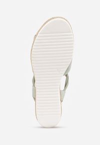 Born2be - Zielone Sandały na Koturnie z Marszczoną Cholewką i Metaliczną Aplikacją Teodlar. Zapięcie: bez zapięcia. Kolor: zielony. Materiał: jeans, len. Wzór: aplikacja. Sezon: lato. Obcas: na koturnie. Styl: boho. Wysokość obcasa: średni #5