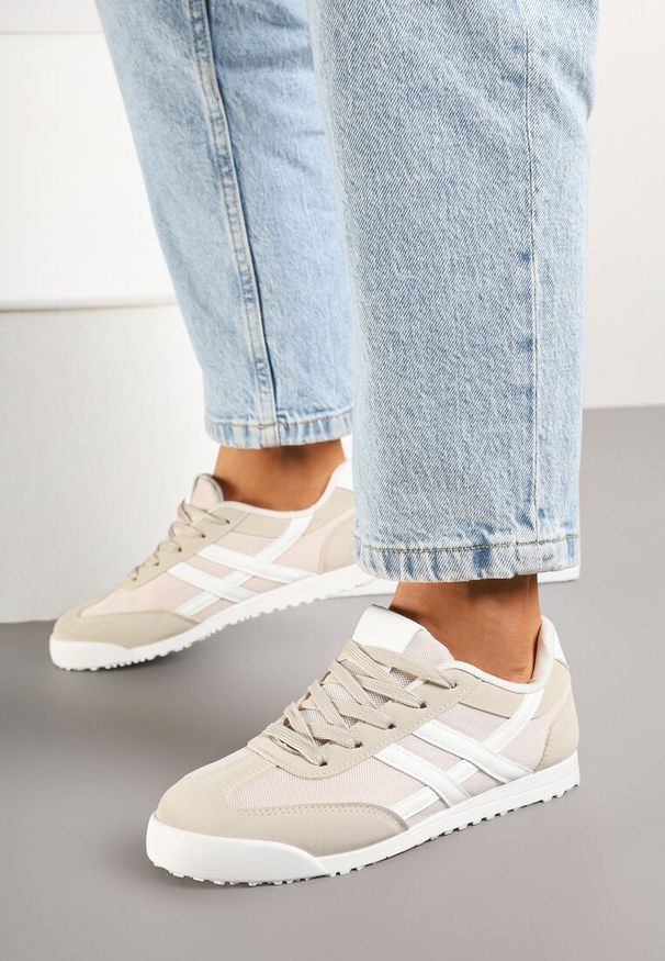 Renee - Beżowe Sneakersy na Płaskiej Podeszwie z Geometrycznym Wzorem Rivmi. Okazja: na co dzień, do pracy. Zapięcie: sznurówki. Kolor: beżowy. Materiał: jeans. Wzór: geometria. Obcas: na płaskiej podeszwie