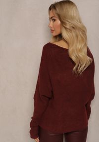 Renee - Bordowy Sweter z Lnem Oversize z Dekoltem w Łódkę Sassista. Okazja: na co dzień, na spotkanie biznesowe. Typ kołnierza: dekolt w łódkę. Kolor: czerwony. Materiał: len. Styl: biznesowy, klasyczny, casual #3