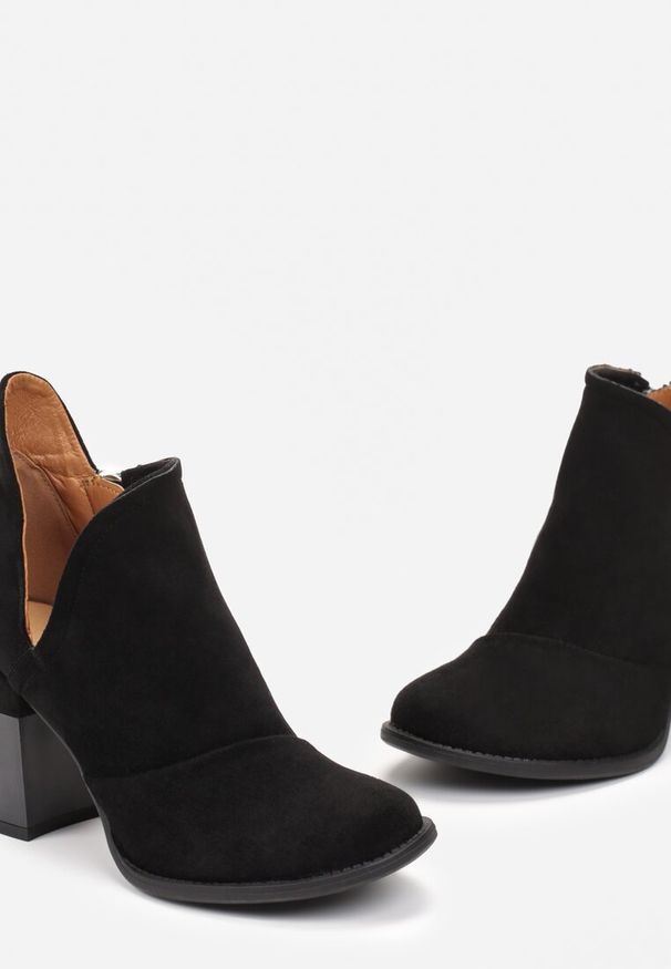 Born2be - Czarne Botki z Wycięciem i Geometrycznym Słupkiem Gizaaf. Okazja: na co dzień. Wysokość cholewki: za kostkę. Kolor: czarny. Materiał: jeans. Wzór: geometria. Obcas: na słupku. Styl: casual, elegancki