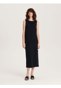 Reserved - Sukienka midi z modalem - czarny. Kolor: czarny. Materiał: dzianina. Wzór: gładki. Typ sukienki: proste. Długość: midi #1