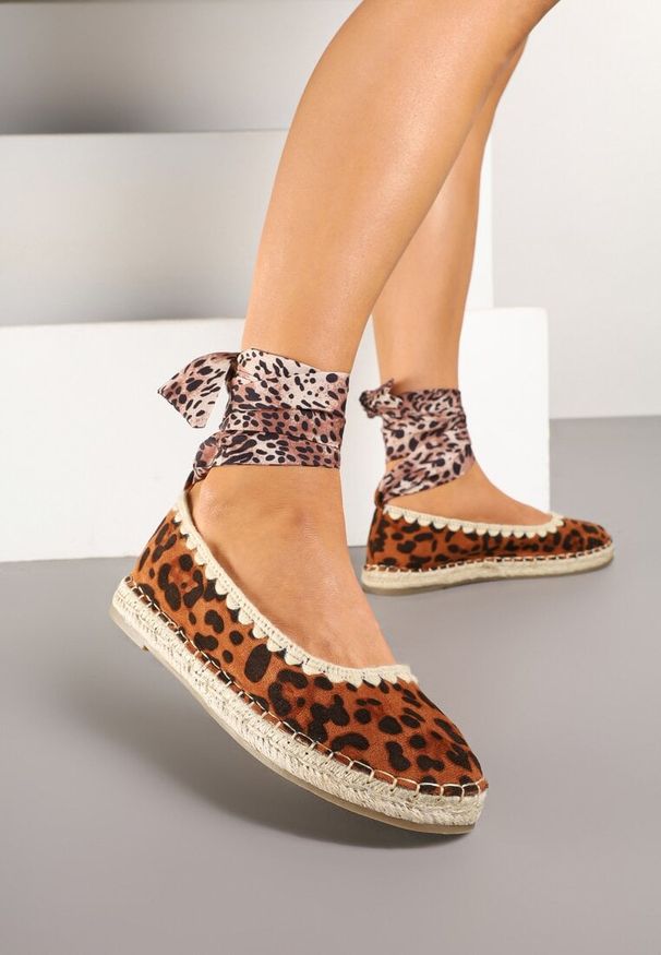 Born2be - Panterkowe Espadryle z Plecioną Podeszwą i Wiązaniem Wokół Kostki Cyntavia. Okazja: na spacer, na co dzień. Sezon: lato. Styl: elegancki, wakacyjny, casual