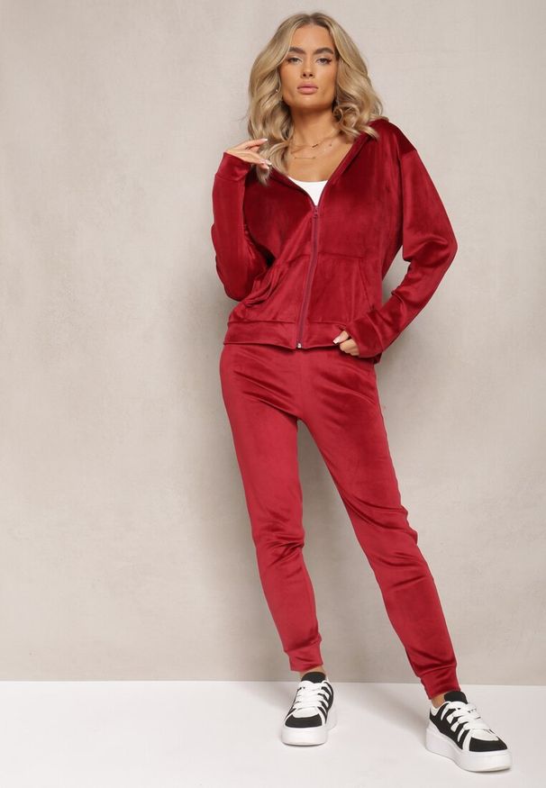 Renee - Bordowy Welurowy Komplet Dresowy Bluza z Kapturem i Proste Spodnie Arislo. Kolor: czerwony. Materiał: welur, dresówka