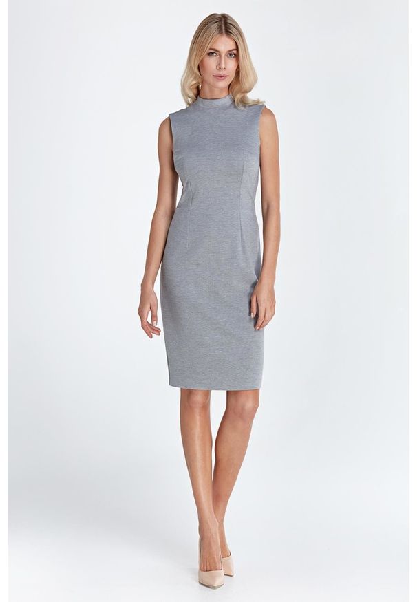 Colett - Elegancka klasyczna sukienka midi ze stójką. Okazja: do pracy. Typ kołnierza: kołnierzyk stójkowy. Materiał: dzianina, nylon. Typ sukienki: proste. Styl: klasyczny, elegancki. Długość: midi
