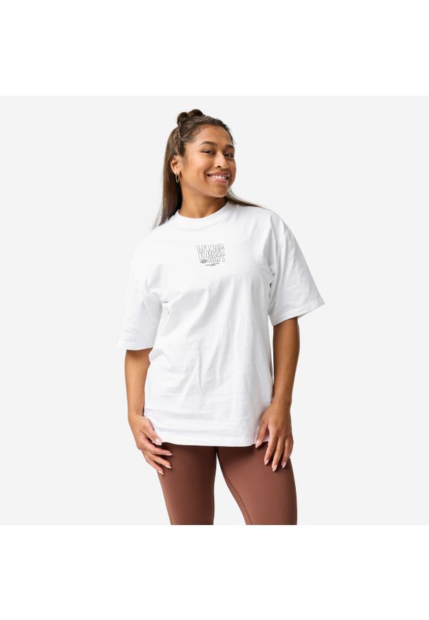 DOMYOS - Koszulka fitness damska Domyos oversize. Kolor: biały. Materiał: tkanina, elastan, materiał, prążkowany, bawełna. Sport: fitness