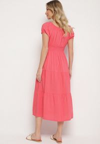 Born2be - Różowa Sukienka o Rozkloszowanym Kroju z Dekoltem Typu Łódka Miranea. Okazja: na co dzień. Kolor: różowy. Materiał: jeans. Typ sukienki: rozkloszowane, proste. Styl: casual, klasyczny #2