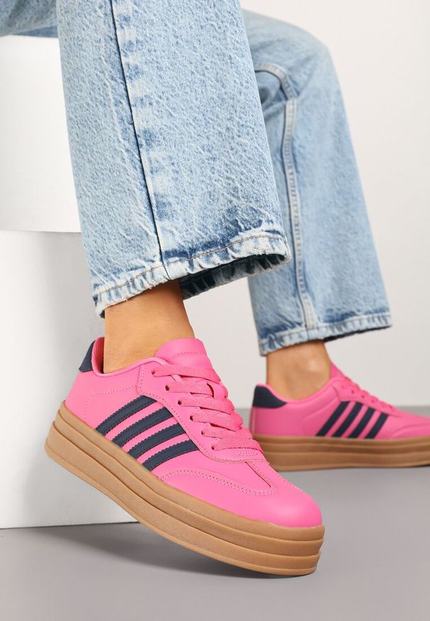 Born2be - Różowo-Granatowe Sneakersy Tenisówki Ozdobione Paskami Naire. Okazja: na co dzień. Zapięcie: pasek. Kolor: różowy. Materiał: jeans. Wzór: aplikacja