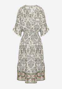 Born2be - Ciemnozielona Sukienka z Wiskozy w Ornamentalny Wzór z Szeroką Gumką w Pasie Tanissla. Okazja: na spotkanie biznesowe, na co dzień, na randkę, do pracy. Typ kołnierza: dekolt w kształcie V. Kolor: zielony. Materiał: wiskoza. Długość rękawa: krótki rękaw. Sezon: wiosna, lato. Styl: biznesowy, casual, elegancki, klasyczny #7