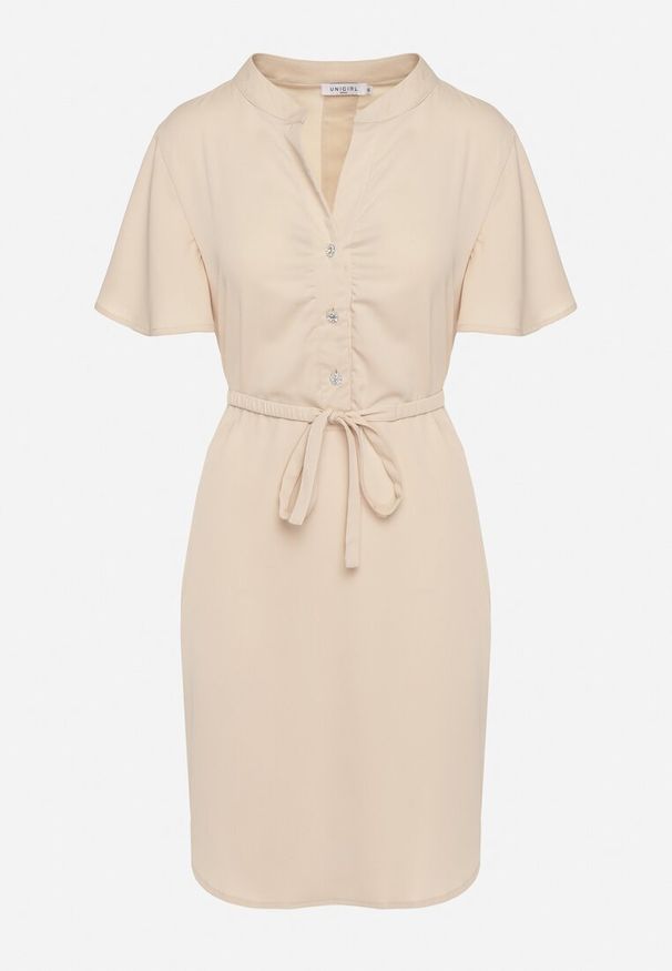 Born2be - Beżowa Sukienka Trapezowa z Koszulową Górą i Materiałowym Paskiem w Talii Vikiiona. Okazja: na spotkanie biznesowe. Typ kołnierza: dekolt w kształcie V. Kolor: beżowy. Materiał: materiał. Długość rękawa: krótki rękaw. Typ sukienki: koszulowe, trapezowe. Styl: biznesowy