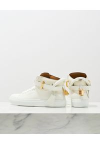 BUSCEMI - Białe skórzane sneakersy 100MM marki Buscemi. Wysokość cholewki: za kostkę. Kolor: biały. Materiał: skóra. Szerokość cholewki: normalna. Wzór: aplikacja #4
