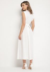 Born2be - Biała Sukienka Koszulowa o Rozkloszowanym Kroju z Wiązaniem w Pasie Mavirielle. Okazja: na co dzień. Typ kołnierza: dekolt w serek. Kolor: biały. Materiał: skóra. Długość rękawa: długi rękaw. Typ sukienki: koszulowe. Styl: casual, elegancki #6