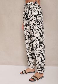 Renee - Czarne Spodnie z Wiskozy High Waist w Kwiatowy Wzór Niliannea. Okazja: na co dzień. Stan: podwyższony. Kolor: czarny. Materiał: wiskoza. Wzór: kwiaty. Styl: elegancki, casual #5