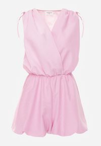 Renee - Różowy Kombinezon z Dekoltem Kopertowym Ozdobiony Wiązaniami na Ramionach Adrelure. Okazja: na co dzień. Kolor: różowy. Długość: krótkie. Wzór: aplikacja. Sezon: lato. Styl: casual #7