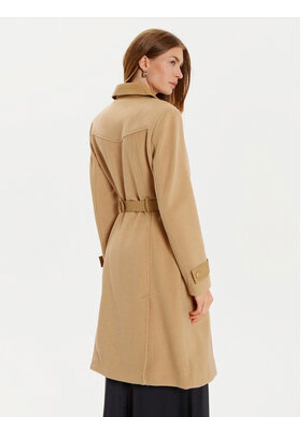 Guess Płaszcz zimowy Amelia W4BL46 WGKI2 Brązowy Regular Fit. Kolor: brązowy. Materiał: syntetyk. Sezon: zima