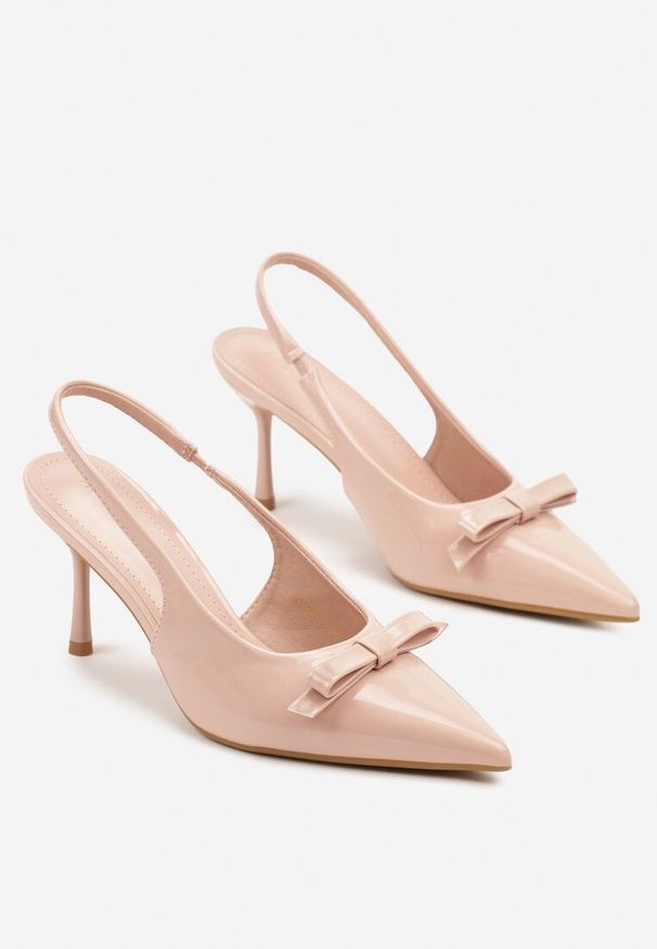 Renee - Różowe Lakierowane Sandały Szpilki Vices Typu Slingback z Kokardą Dorozia. Okazja: na spotkanie biznesowe, na co dzień. Kolor: różowy. Materiał: lakier. Obcas: na szpilce. Styl: klasyczny, biznesowy, casual, elegancki. Wysokość obcasa: średni