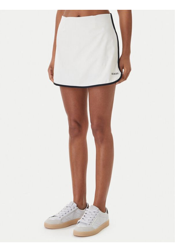 Guess Spódnico-szorty V6GD06 K3000 Écru Regular Fit. Kolor: kremowy. Materiał: syntetyk