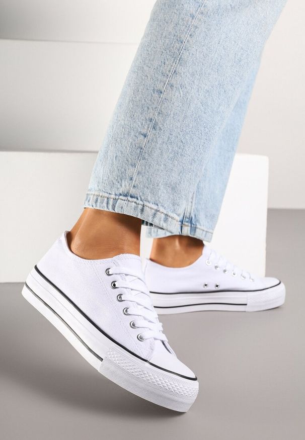 Born2be - Biało-Czarne Trampki Vices na Grubszej Podeszwie pod Kostkę Tilomea. Okazja: na co dzień. Zapięcie: sznurówki. Kolor: biały. Materiał: jeans. Styl: casual