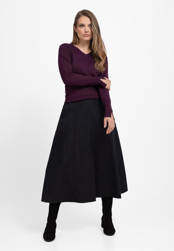Volcano - Sweter z dekoltem w serek S-NELI. Typ kołnierza: dekolt w serek. Kolekcja: plus size. Kolor: czerwony. Materiał: prążkowany, dzianina. Wzór: gładki. Styl: elegancki