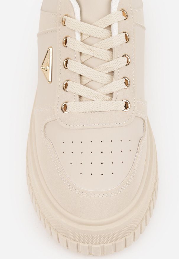 Born2be - Beżowe Sneakersy Vices na Grubej Podeszwie z Tłoczeniem i Aplikacją Trójkąta Woriri. Nosek buta: okrągły. Zapięcie: sznurówki. Kolor: beżowy. Materiał: jeans. Wzór: aplikacja