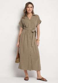 Born2be - Ciemnozielona Sukienka Koszulowa z Wiskozy i Lnu Wiązana w Talii z Kieszeniami Efrasira. Okazja: na co dzień. Kolor: zielony. Materiał: wiskoza, len. Typ sukienki: koszulowe. Styl: elegancki, casual #3