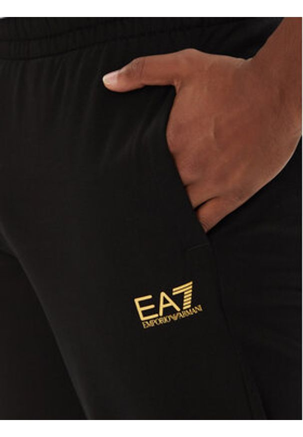 EA7 Emporio Armani Dres 8NPV61 PJVRZ MC004 Czarny Regular Fit. Kolor: czarny. Materiał: bawełna