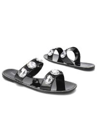 Czarne Klapki Moow Eleganckie Buty Na Lato. Okazja: na co dzień. Kolor: czarny. Materiał: skóra ekologiczna, jeans, materiał, lakier. Wzór: paski, aplikacja. Sezon: lato. Styl: elegancki #2