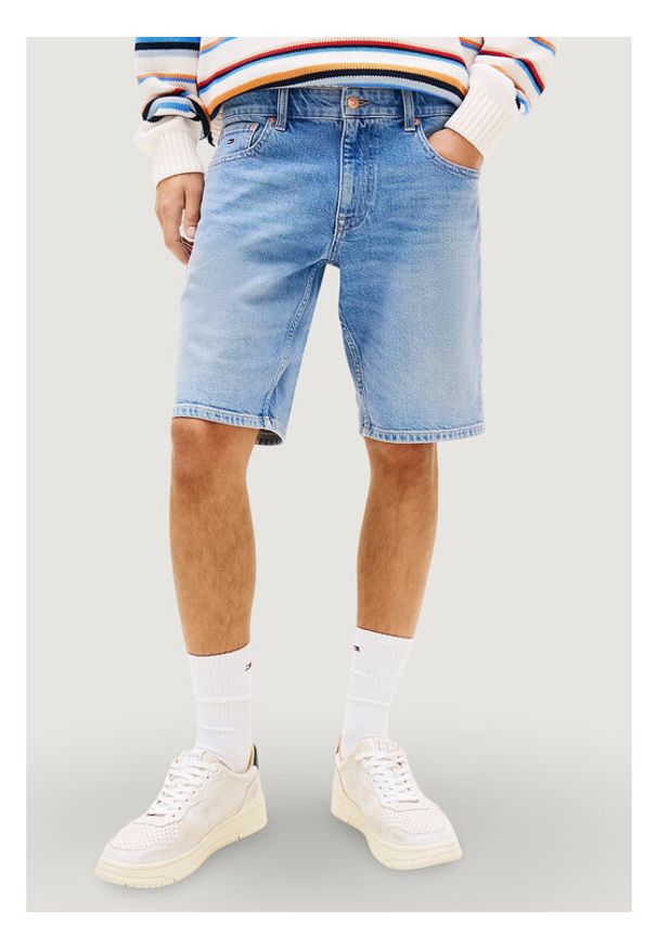 Tommy Jeans Szorty jeansowe Scanton DM0DM22981 Niebieski jasny Slim Fit. Kolor: niebieski. Materiał: bawełna