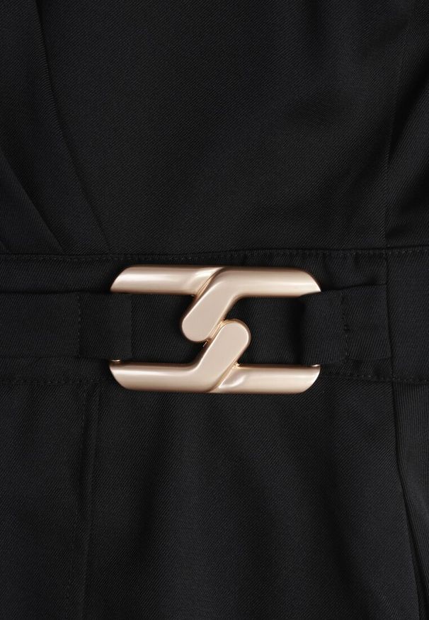 Renee - Czarna Elegancka Sukienka o Kopertowym Kroju Zdobiona Aplikacją w Talii Zilendra. Kolor: czarny. Wzór: aplikacja. Typ sukienki: kopertowe. Styl: elegancki