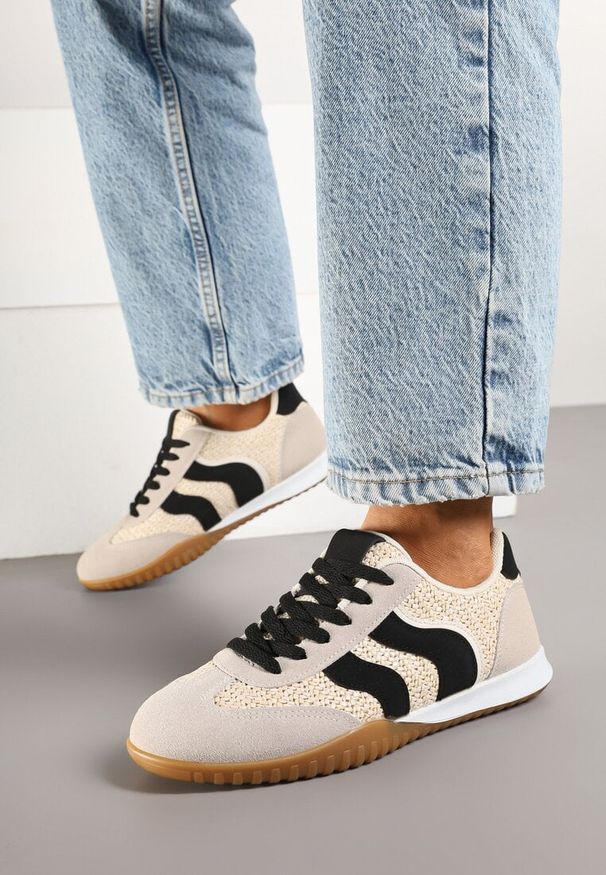 Born2be - Beżowo-Czarne Sneakersy Ozdobione Plecionką z Rafii Wiloria. Okazja: na co dzień. Kolor: beżowy. Materiał: jeans. Wzór: aplikacja