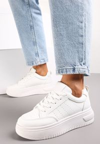 Renee - Białe Sneakersy Sznurowane na Platformie Kior. Kolor: biały. Obcas: na platformie