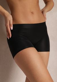 Renee - Czarne Gładkie Majtki Modelujące Typu Szorty z Push-Up Solamea. Kolor: czarny. Materiał: tkanina. Wzór: gładki #4