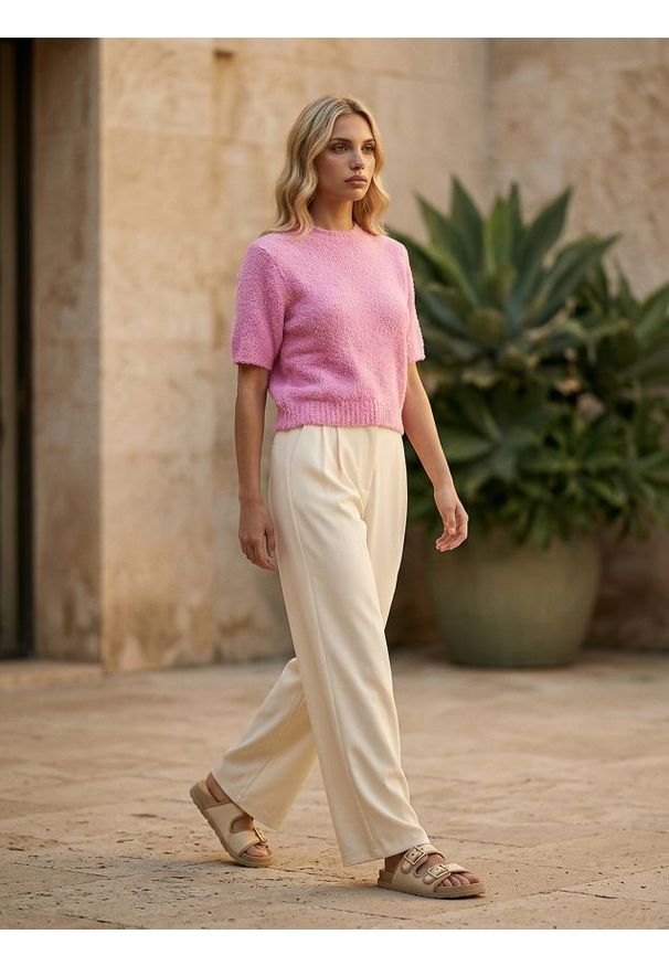 Sinsay - Miękka bluzka z krótkim rękawem i okrągłym dekoltem - różowy. Kolor: różowy. Długość rękawa: krótki rękaw. Długość: krótkie