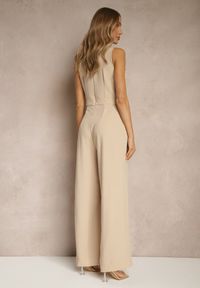 Renee - Beżowy Kombinezon Bez Rękawów z Nogawkami Wide Leg Noreldi. Okazja: na co dzień. Kolor: beżowy. Długość rękawa: bez rękawów. Styl: elegancki, casual