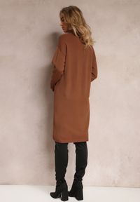 Renee - Brązowa Sweterkowa Sukienka Midi z Golfem o Pudełkowym Fasonie Mielikki. Typ kołnierza: golf. Kolor: brązowy. Długość rękawa: długi rękaw. Wzór: aplikacja. Długość: midi #4