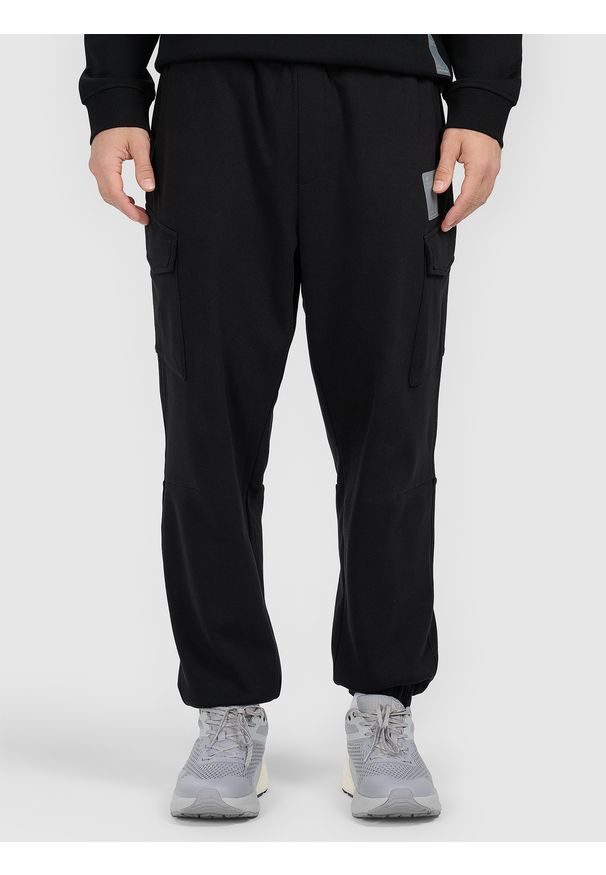 4f - 4F Spodnie dresowe joggery męskie - czarne XL. Kolor: czarny. Materiał: dresówka