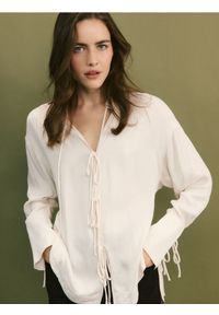 Reserved - Bluzka z wiązaniami - pastelowy róż. Kolor: różowy. Materiał: satyna, wiskoza, tkanina #1