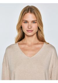 Big-Star - Sweter damski z wiskozy beżowy Faustii 801. Okazja: na co dzień. Typ kołnierza: dekolt w serek. Kolor: beżowy. Materiał: wiskoza. Styl: klasyczny, casual #5