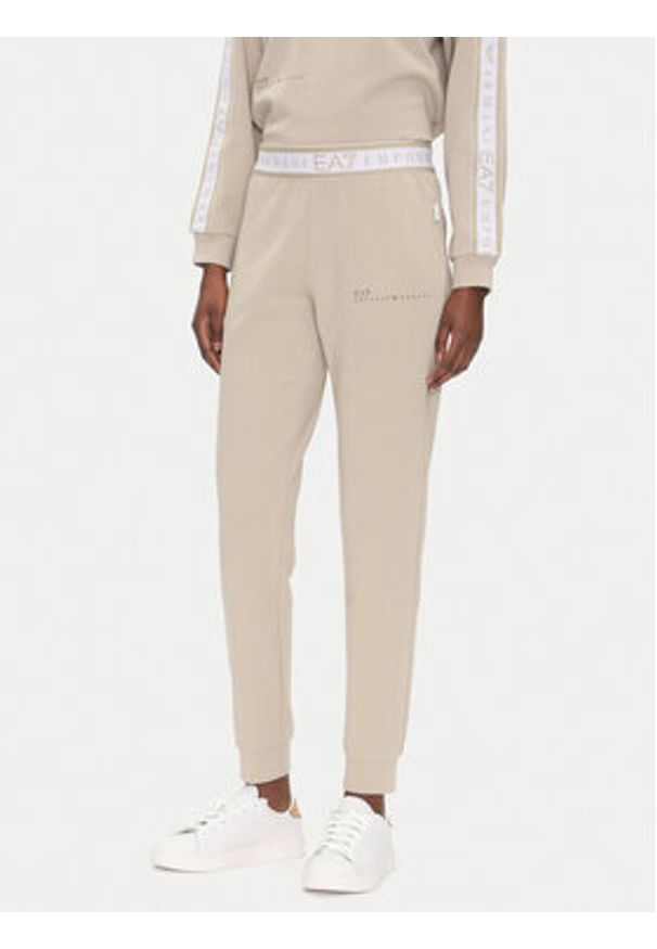 EA7 Emporio Armani Dres 7W000283 AF12501 U6155 Beżowy Regular Fit. Kolor: beżowy. Materiał: syntetyk