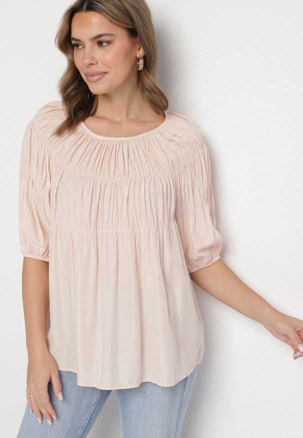 Born2be - Jasnoróżowa Bluzka z Ozdobnymi Marszczeniami i Rękawami w Gumkę z Wiskozą Wenessa. Okazja: na spacer. Kolor: różowy. Materiał: wiskoza. Sezon: wiosna. Styl: klasyczny