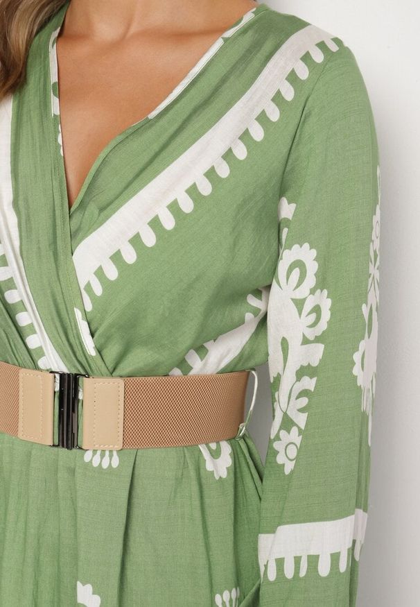 Born2be - Zielona Wzorzysta Sukienka z Wiskozą o Kopertowym Kroju z Gumką w Talii i Paskiem Tifirae. Okazja: na co dzień. Typ kołnierza: dekolt w serek. Kolor: zielony. Materiał: wiskoza. Wzór: aplikacja. Typ sukienki: kopertowe. Styl: elegancki, casual, wizytowy