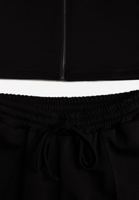 Renee - Czarny Komplet Dresowy z Dzianiny z Wiskozą Bluza i Spodnie Wide Leg Nevelida. Kolor: czarny. Materiał: dzianina, wiskoza, dresówka #7