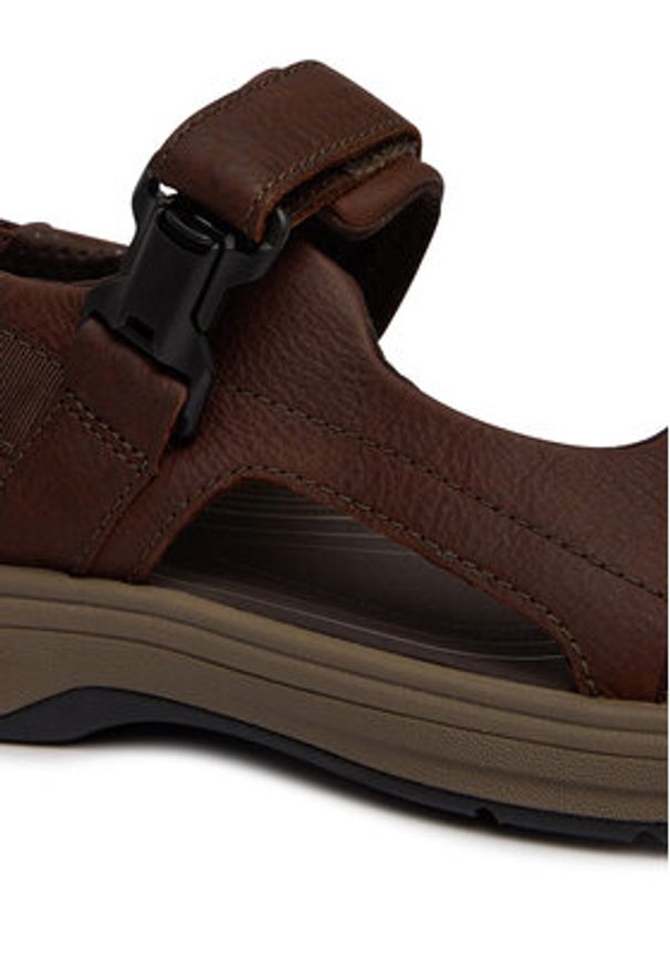 Clarks Sandały Saltway Edge 26184777 Brązowy. Kolor: brązowy. Materiał: skóra