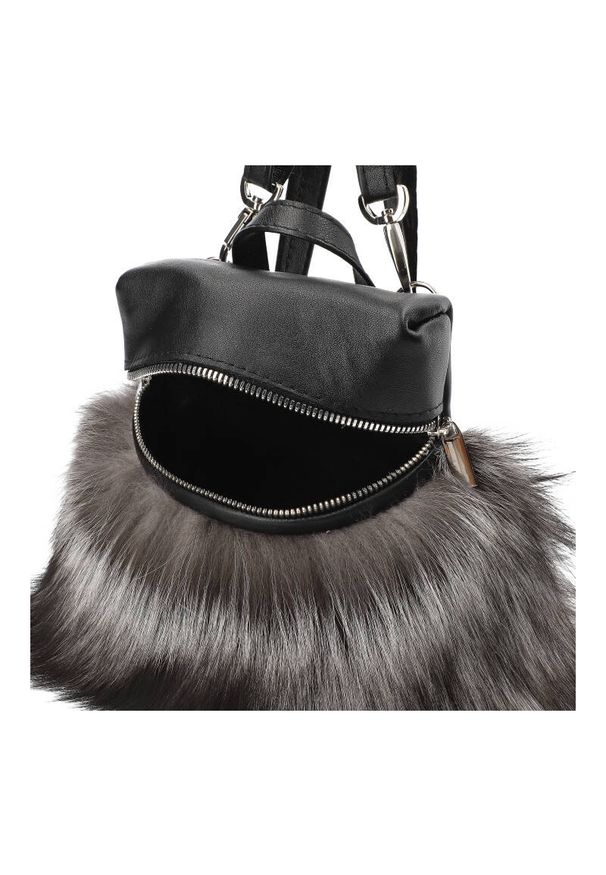 Czarno Szara Elegancka Torebka Luka-Pelli Plecaczek Z Naturalnym Futrem Z Lisa. Kolor: szary. Materiał: futrzane. Styl: elegancki. Rodzaj torebki: przez ramię