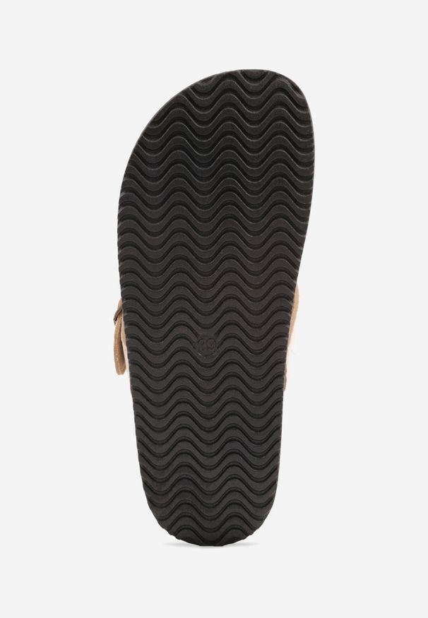 Renee - Beżowe Klapki Chodaki Ozdobione Paskiem z Klamrą Ploraria. Okazja: na co dzień. Kolor: beżowy. Materiał: jeans. Wzór: aplikacja. Styl: retro, casual