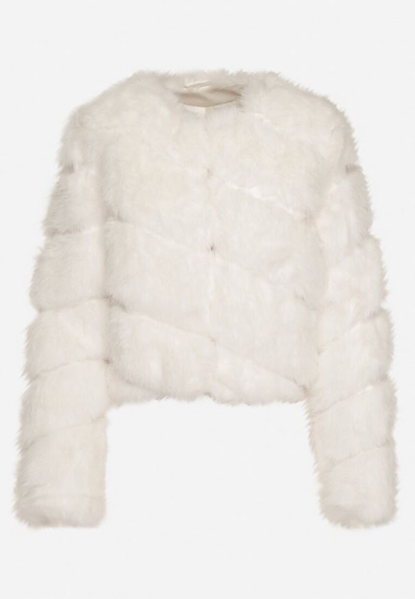 Born2be - Biała Krótka Kurtka z Futerkiem na Haftki Loreinda. Okazja: na co dzień. Kolor: biały. Materiał: futro. Długość: krótkie. Styl: casual, elegancki