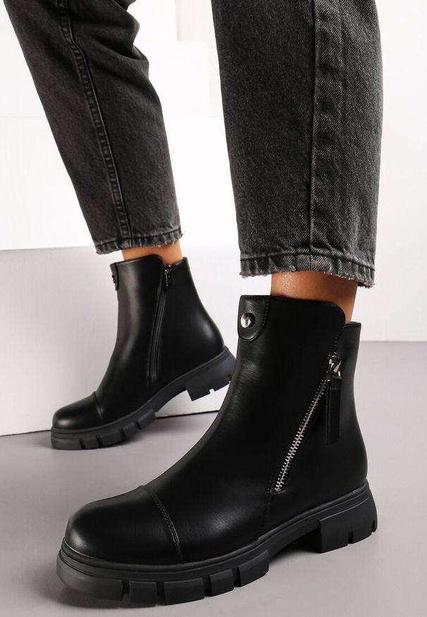 Renee - Czarne Botki Typu Workery z Ozdobnym Skośnym Suwakiem Annes. Okazja: na co dzień. Kolor: czarny. Materiał: jeans. Styl: casual
